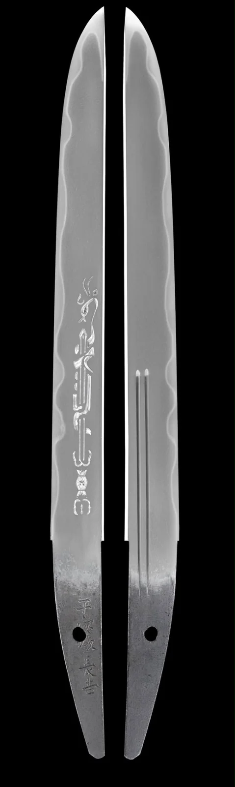 Polished hira-zukuri tantō blade by Heianjō Nagayoshi showing fine ko-itame hada, graceful gunome hamon and Sanskrit bonji horimono with the signature Heianjō Nagayoshi on the nakago