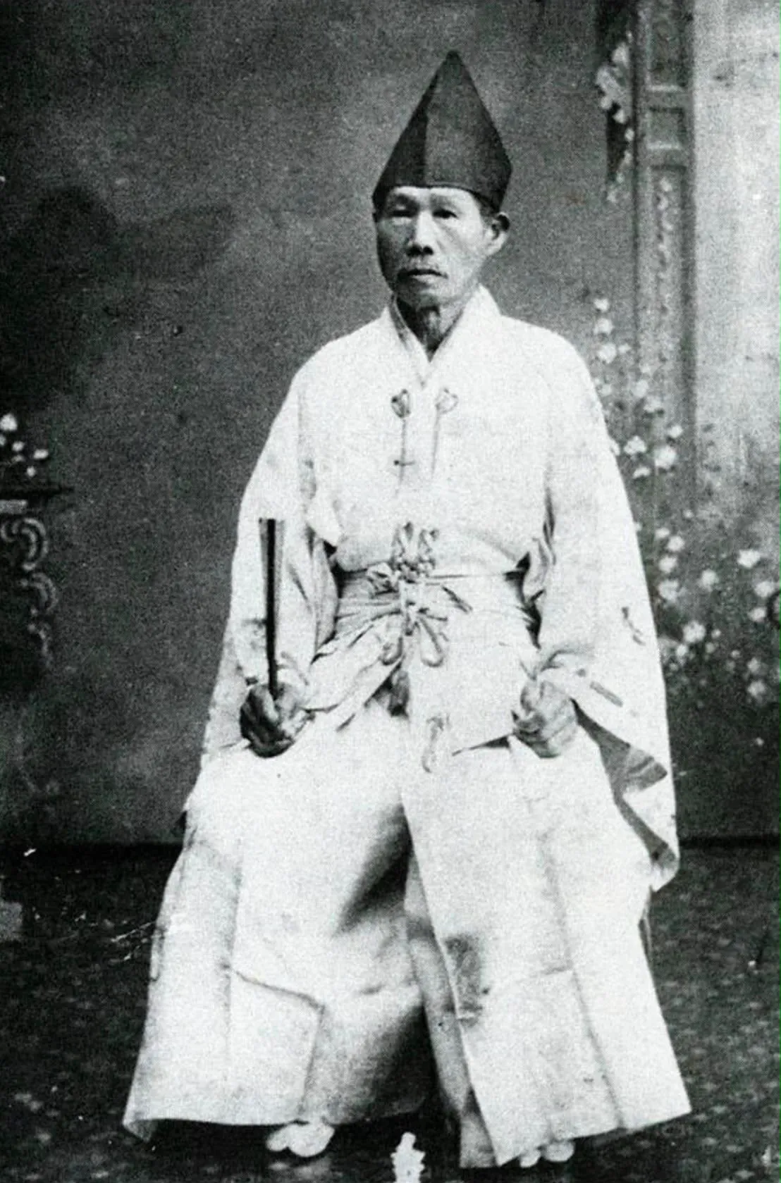 Gassan Sadakazu and Gassan Sadakatsu. The Father and Son Who Preserved a Tradition